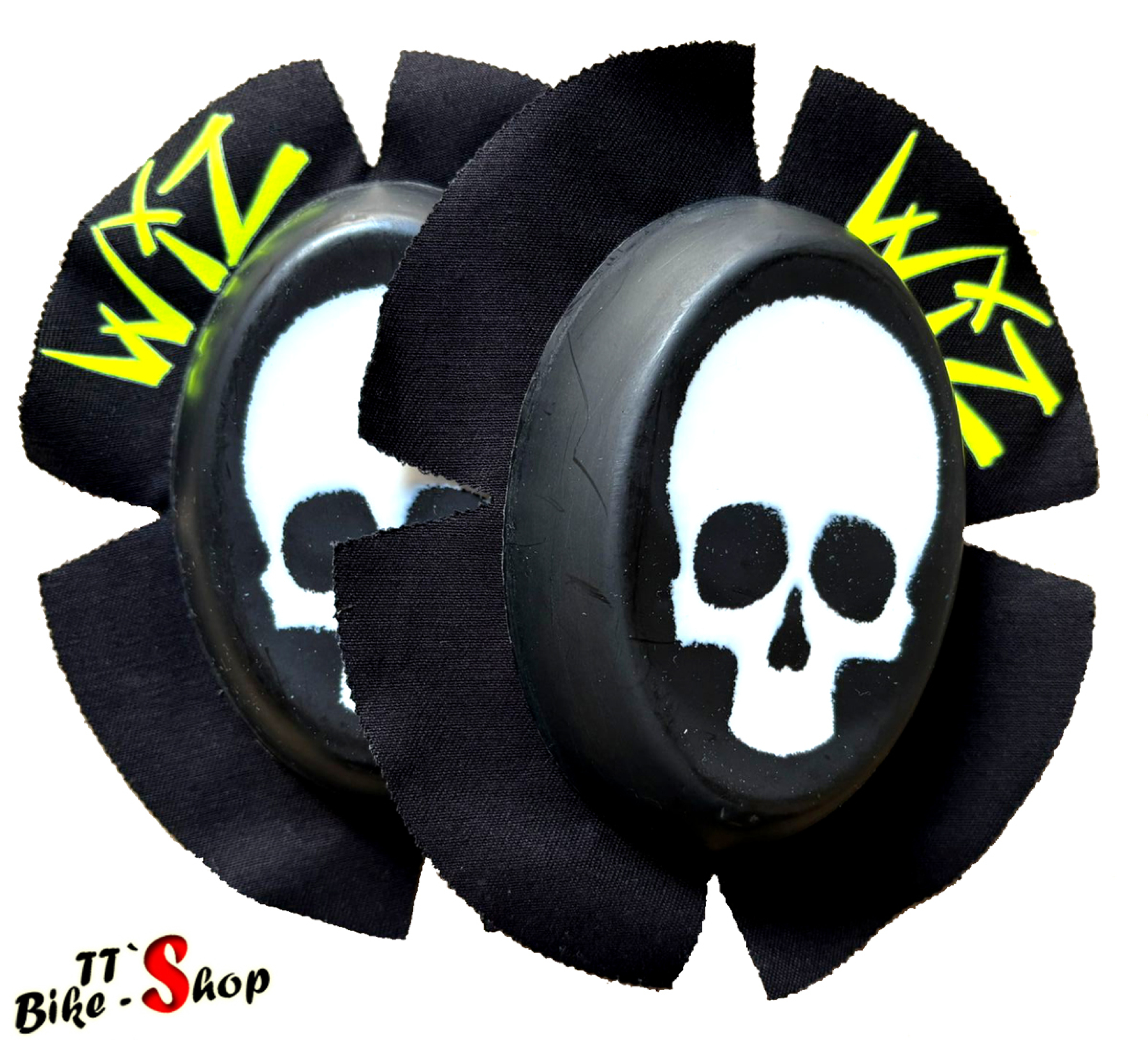Wiz Skaulp in black-white